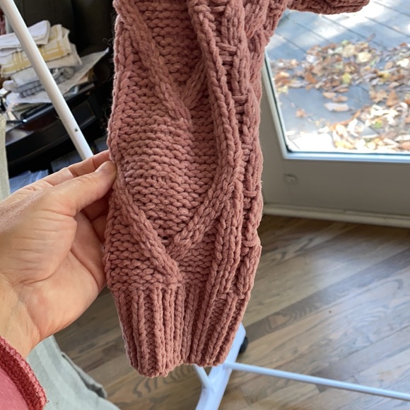 Gorgeous pink cropped sweater - Picture 4 of 6